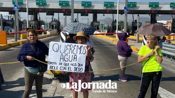 Habitantes de Ecatepec bloquean la autopista México-Pachuca
