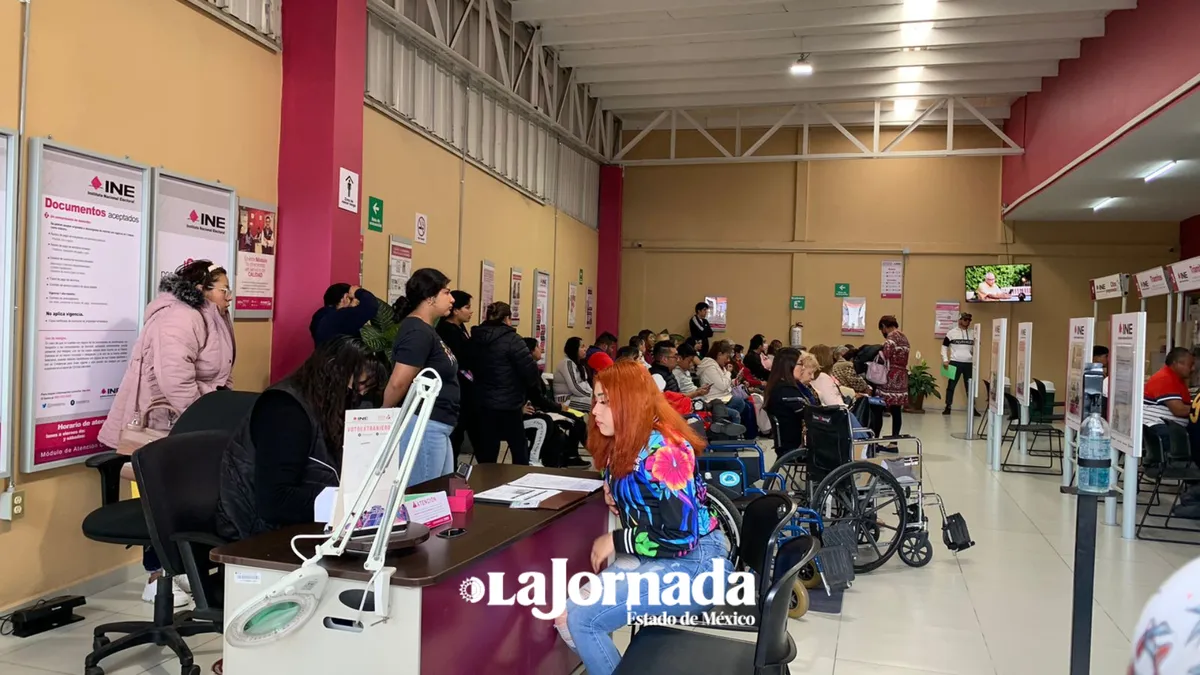 Texcoco: Tardan más de seis horas en tramitar credencial del INE