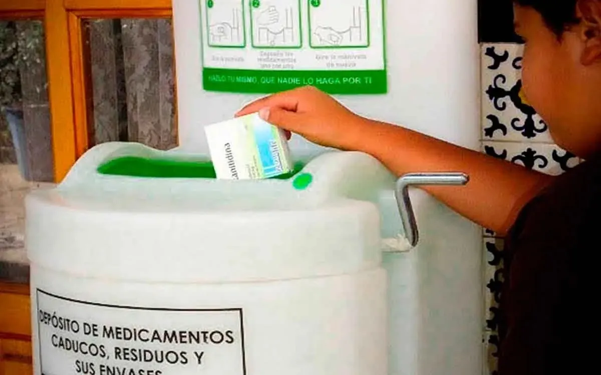 Está estrictamente prohibido depositar agujas, gasas, pilas, jeringas, productos químicos, termómetros, pañales o equipo de venoclisis.