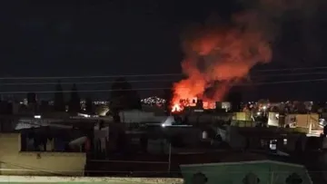 [VIDEO] Controlado incendio en taller mecánico en “El Seminario”