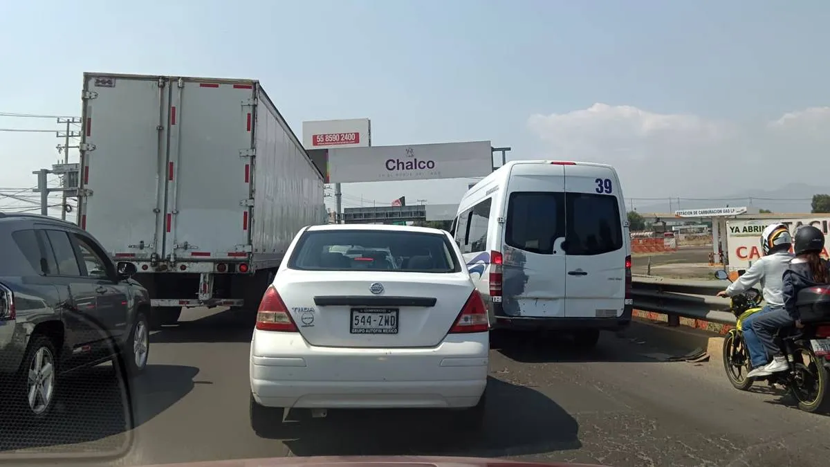 Recaban firmas para exigir solución a caos vial tras línea de Trolebús en Chalco