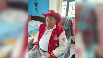 Aficionado del Toluca FC cumple 100 años disfrutando de su equipo