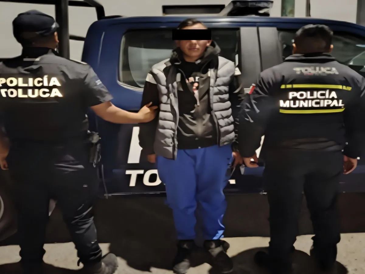 Recuperan tres autos y una motocicleta robada en Toluca, hay 4 detenidos