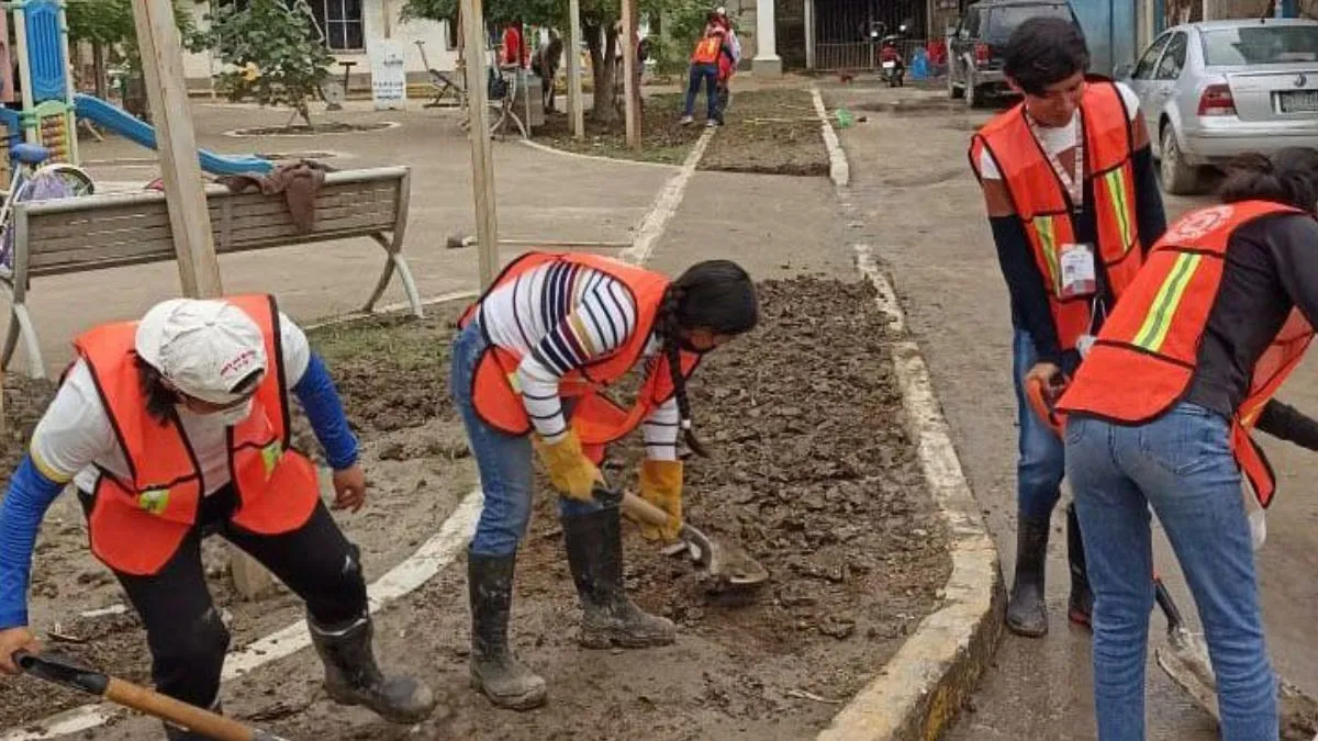Jóvenes desertan ante falta de empleo en México: Román Sánchez