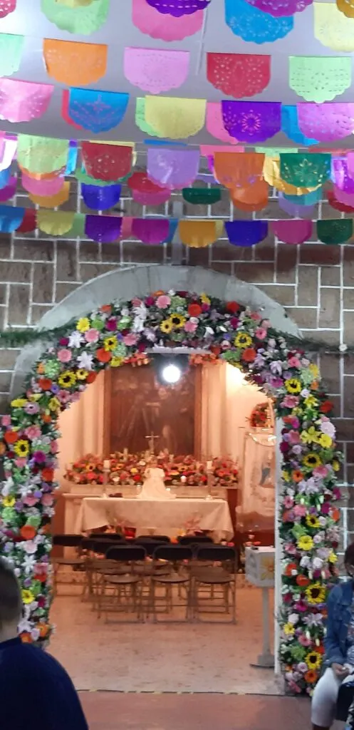 A cada capillita le llega su fiesta en la capital de la pirotecnia: Tultepec