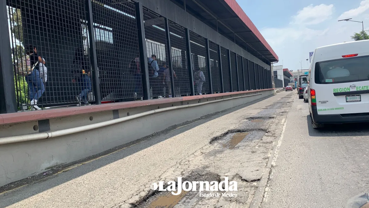 Baches ponen en riesgo la seguridad del Mexibús en Ecatepec