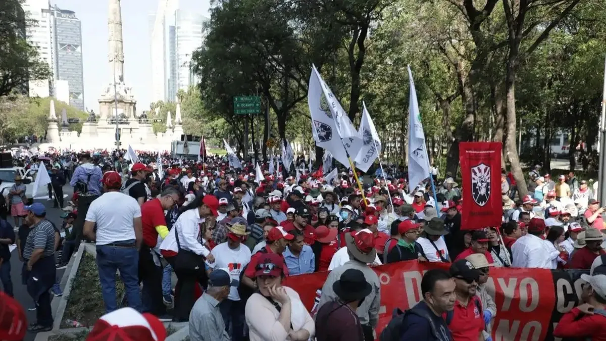 La marcha del Día del Trabajo reúne a sindicatos y colectivos que exigen mejoras laborales, aumento salarial y justicia social en CDMX.