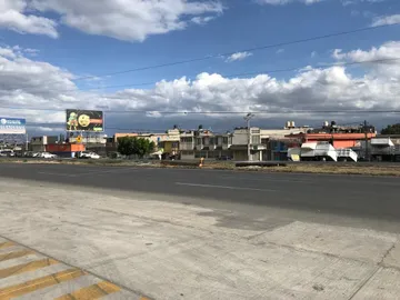 Continúa cerrada la Texcoco-Lechería por accidente que derribó torre en Ecatepec