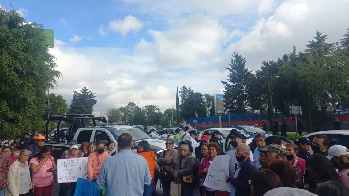 Naucalpan: Habitantes se manifiestan en avenida Lomas Verdes por ruidos en el subsuelo