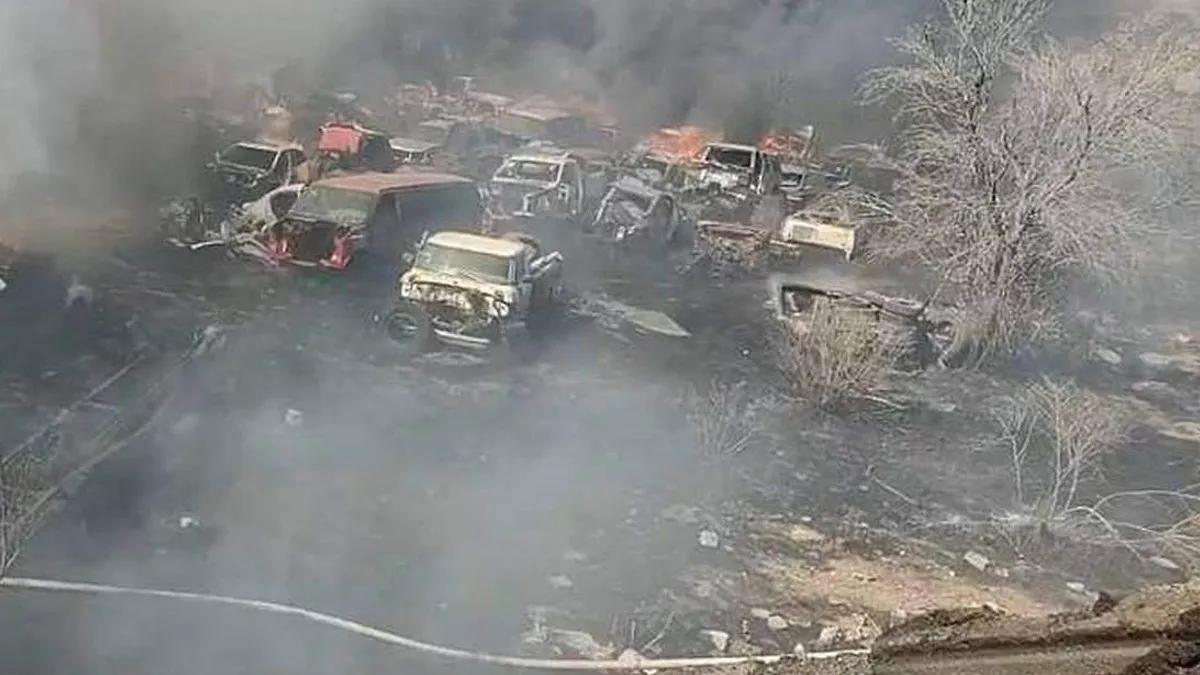 Incendio de pastizal en Chalco se extiende a 50 vehículos en un depósito