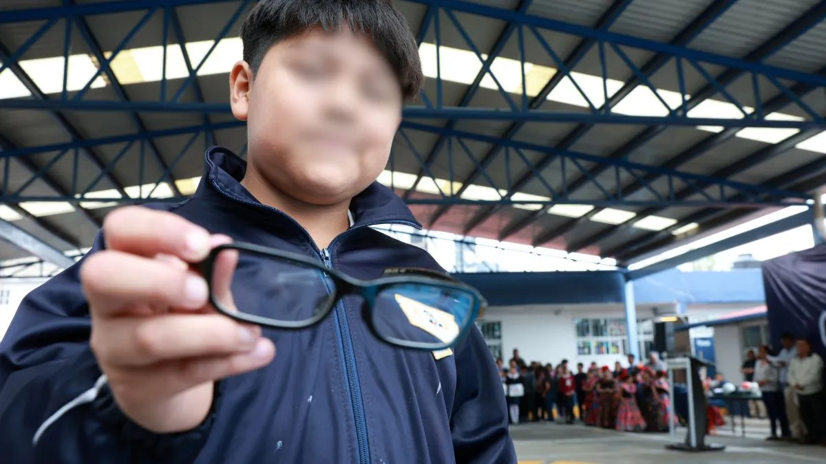 Huixquilucan beneficia a más de mil 500 estudiantes con lentes y exámenes de la vista