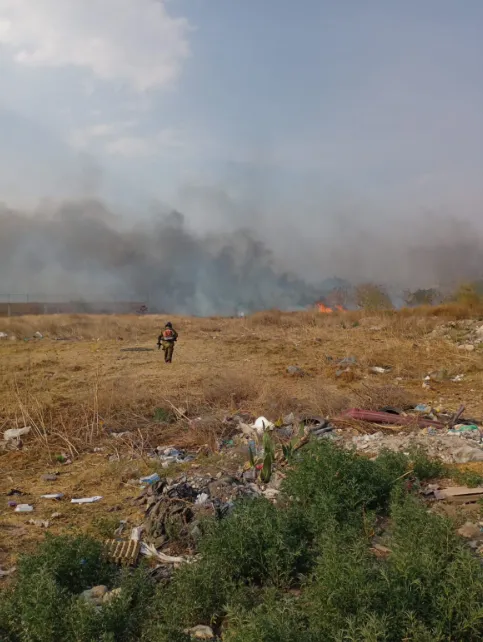 UAEM: Desalojan a 3 mil alumnos de la UAEM por incendio de pastizal