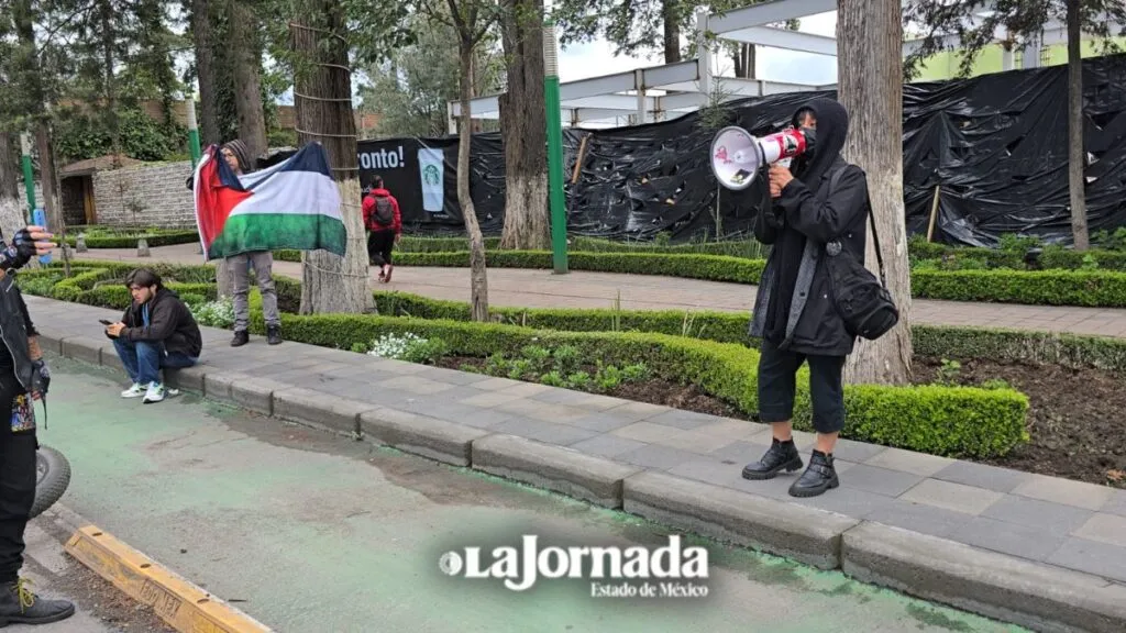 Toluca: Se manifiestan en contra de la construcción de un Starbucks en Colón