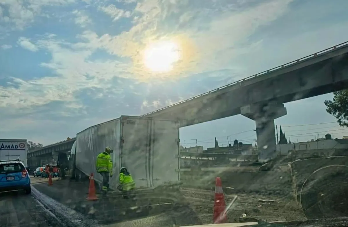 Aparatoso accidente en la autopista México-Puebla