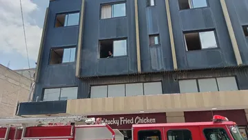 Bomberos controlan incendio en Hotel del centro de Toluca
