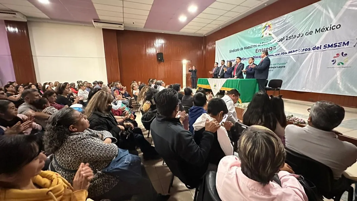 SMSEM comprometido con la inclusión: entrega becas a hijos con discapacidad de maestros