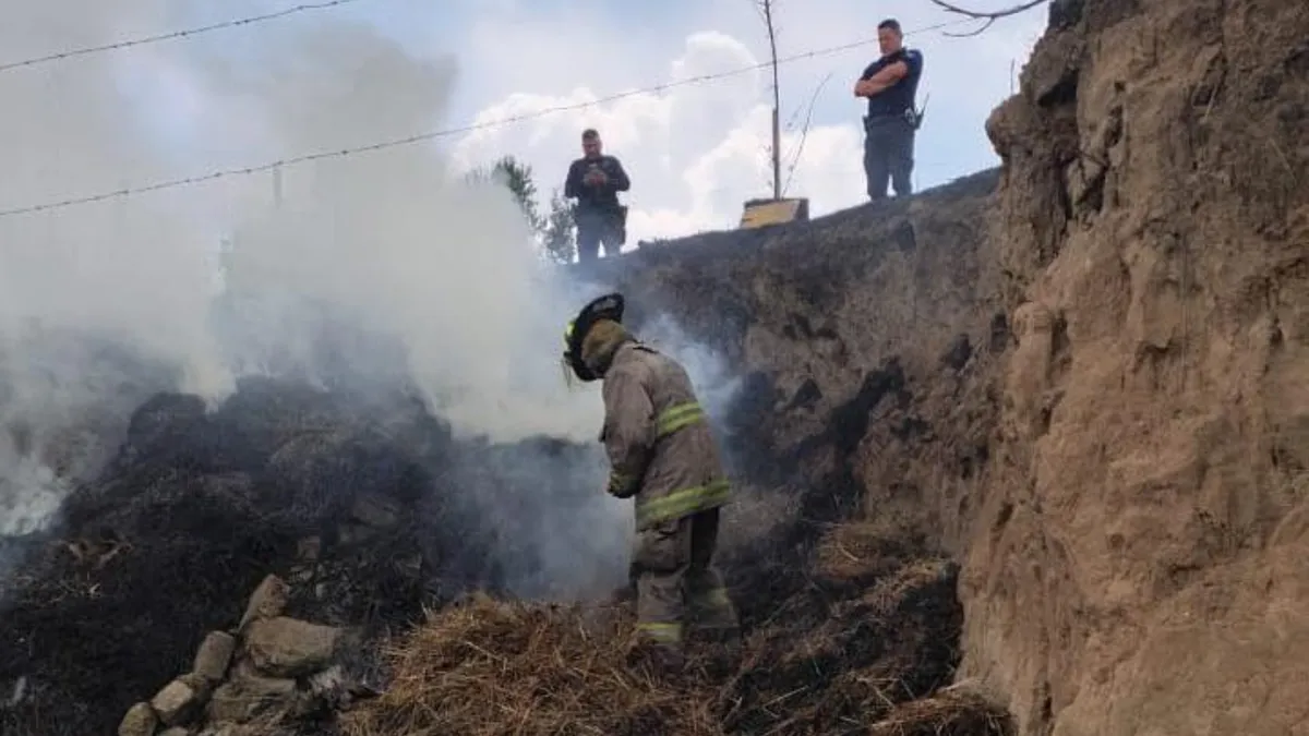 Bomberos de Metepec atienden incendio