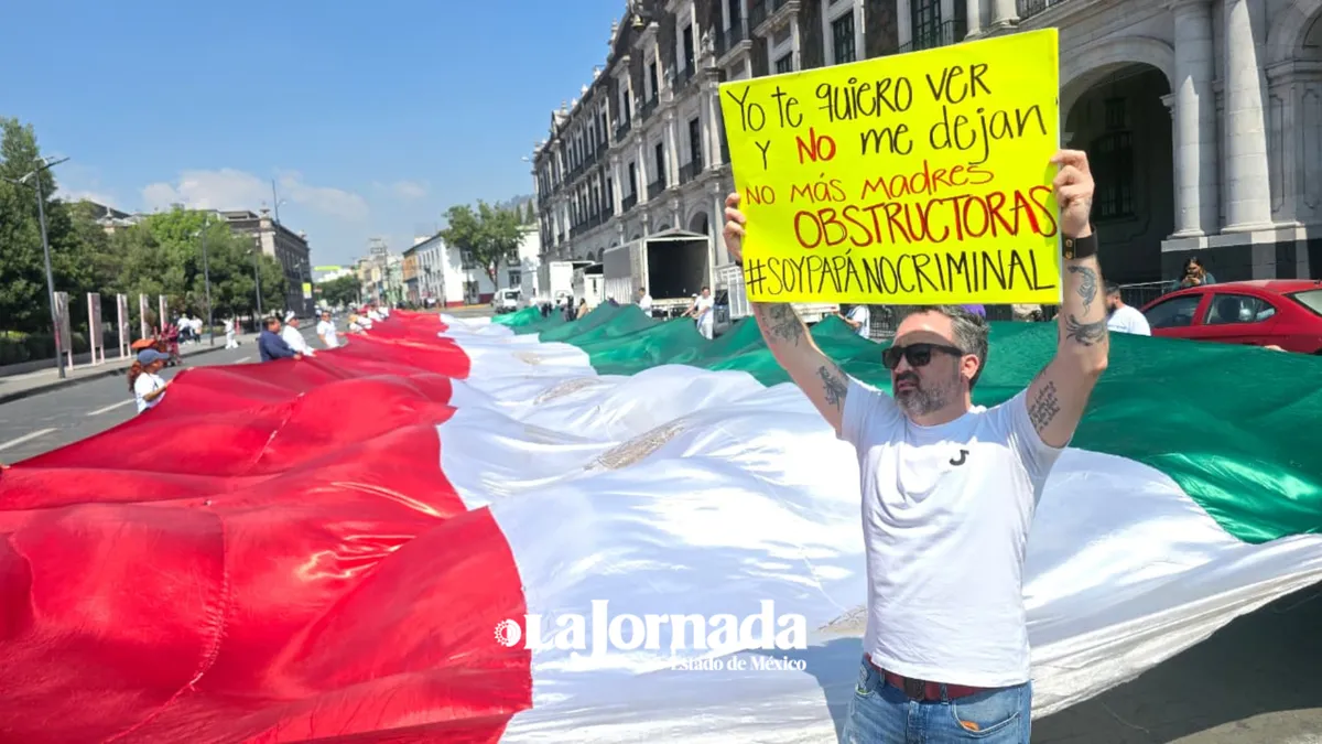 Padres del colectivo “Soy Papá No Criminal” se manifiestan en Toluca; bloquean Lerdo