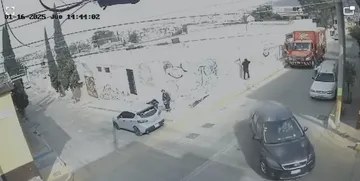 Tultitlán: Roban camión de cerveza y se llevan cartones
