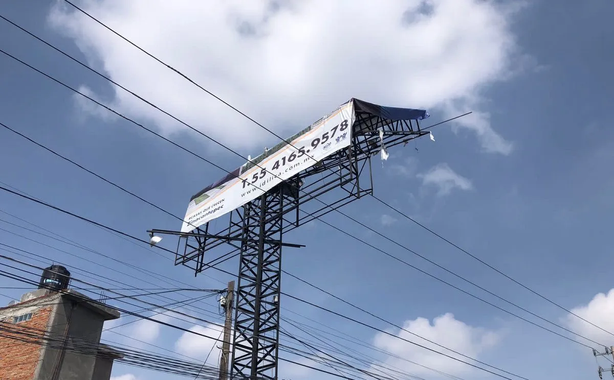 Espectacular a punto de caer sobre Paseo Tollocan