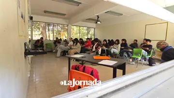Entra en vigor regulación de celulares y de IA en escuelas de Edomex
