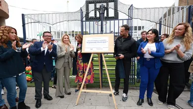 Huixquilucan entrega rehabilitación de cancha de futbol y juegos infantiles de la explanada municipal