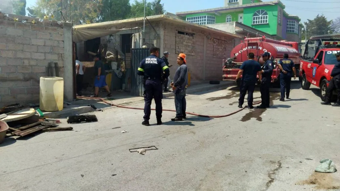 Tultepec: Explota calentador solar en vivienda que almacenaba pirotecnia (video)