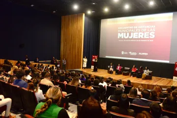 Delfina Gómez se compromete con las mujeres mexiquenses