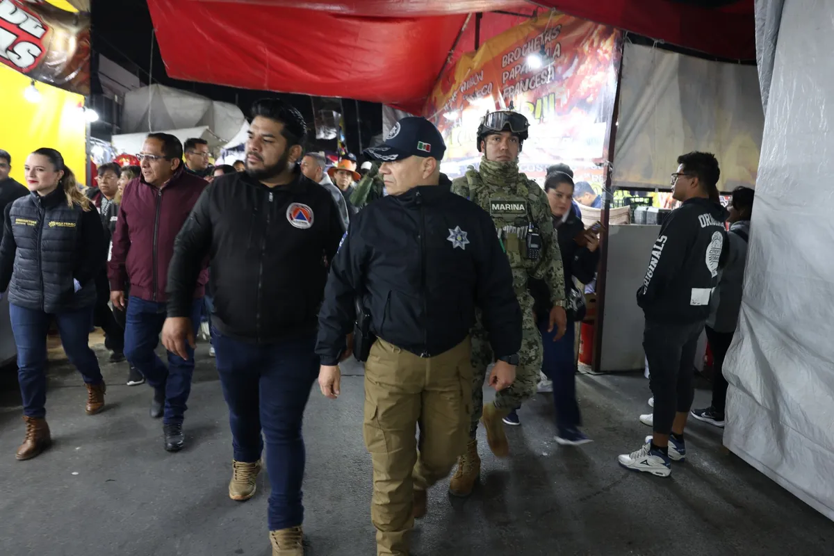 Supervisa comisario de Seguridad operativos en tianguis navideños de Ecatepec