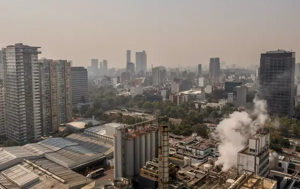La medida también se aplicó a vehículos de carga local y federal, por lo que debieron dejar de circular entre las 6:00 y las 10:00 horas.