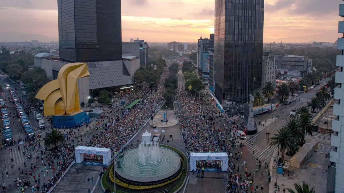 Capitalinos celebran fiesta deportiva; 30 mil corren Medio Maratón