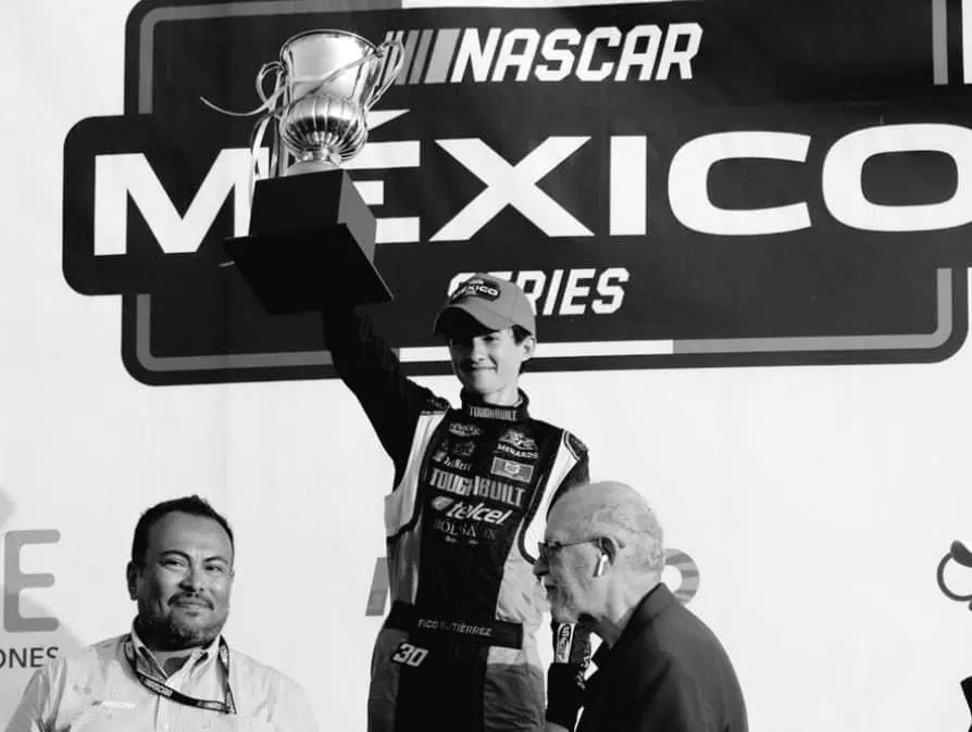 Choque en la autopista Valle de Bravo-Toluca provoca el fallecimiento de un piloto de la Nascar