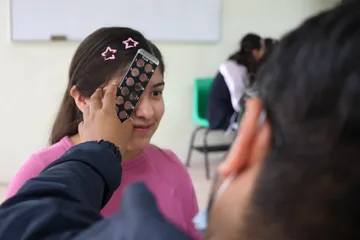 Más de 16 mil estudiantes de Huixquilucan son beneficiados con exámenes de la vista gratuitos