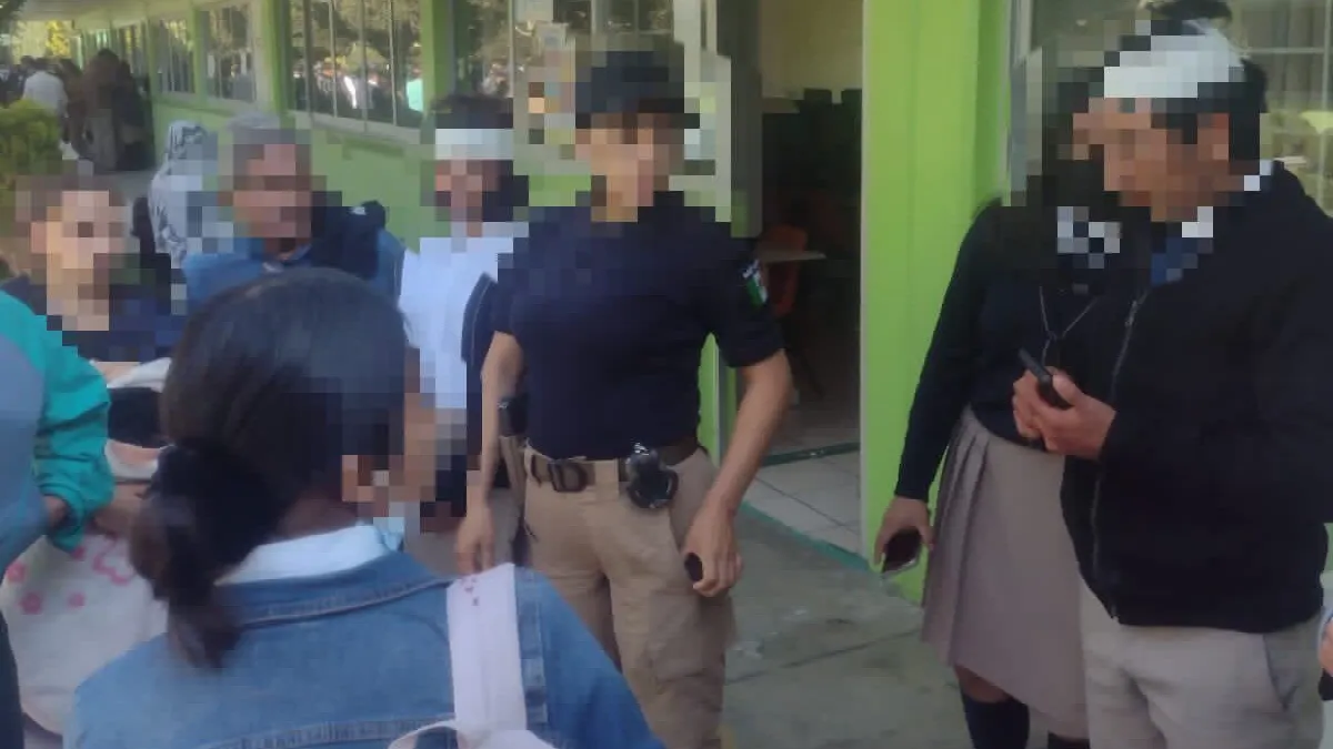 Riña entre alumnos se desata en CBT Metepec