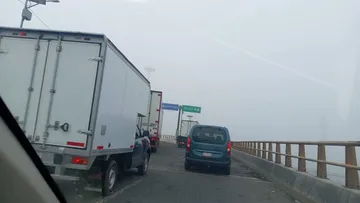 Banco de niebla, choque y tráfico complican la circulación en Toluca