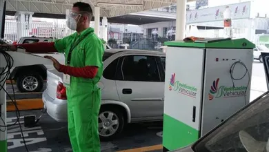 Recuerda que verificar es un requisito importante ya que si no lo haces deberás pagar una multa y además el costo del trámite que es obligatorio. Foto: La Jornada