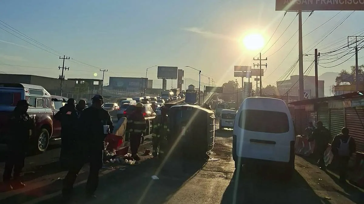 Vuelca camioneta en la México-Texcoco