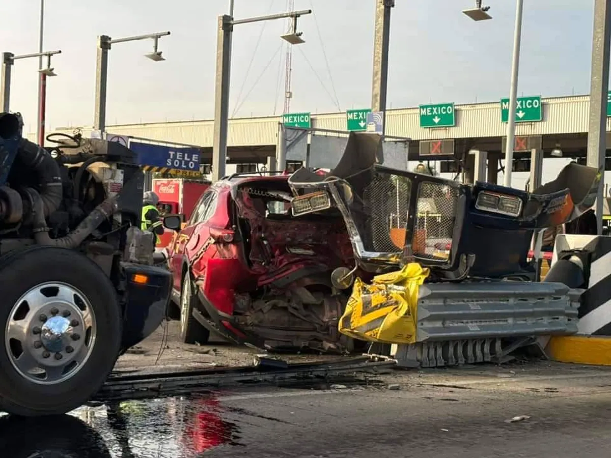 Fuerte accidente en la caseta México-Pachuca deja vehículos dañados