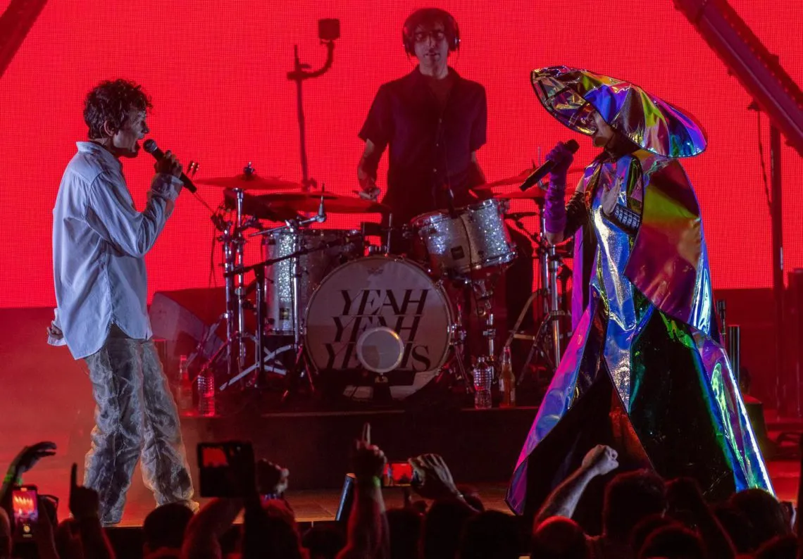 De un hilo participación de Yeah Yeah Yeahs en Corona Capital