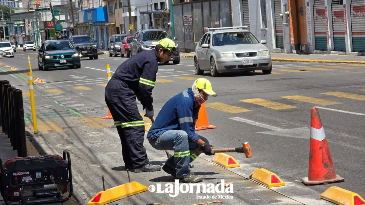 Toluca: ¡Ciclovía en la calle Hidalgo ya tiene delineadores!
