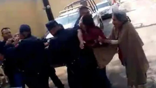 Hijos despojan a su madre de 92 años de su casa, en Chiautla