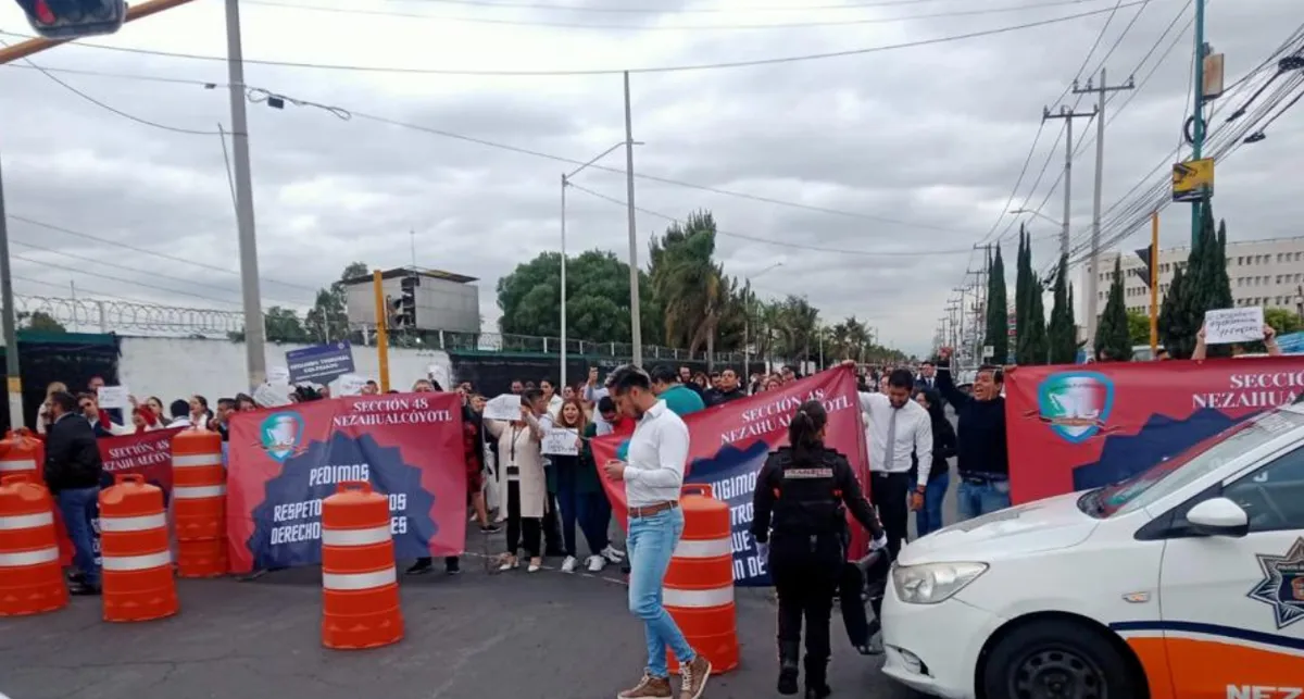 Nezahualcóyotl: Trabajadores de la STPFJ, bloquean el Bordo de Xochiaca