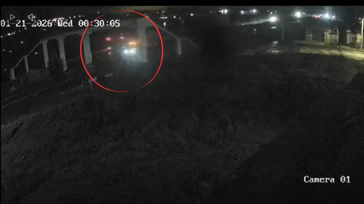 [VIDEO] Revelan el MOMENTO EXACTO cuando tráiler se accidenta en la Atlacomulco-Toluca en la madrugada