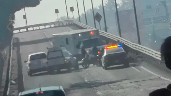 Autoridades ya se encuentran atendiendo el incidente; sin embargo, hasta el momento el puente permanece sin paso vehicular, generando afectaciones al tránsito local.