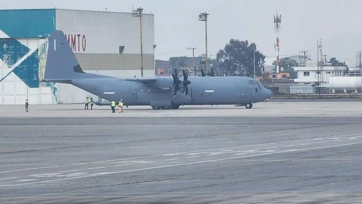 Avión militar de EU aterriza en Toluca