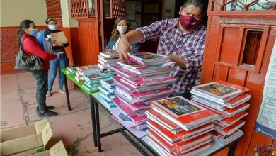 Foto de distribución de libros de texto gratuitos, principal tarea del Conaliteg.