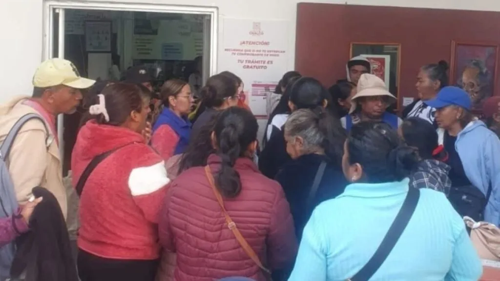 Vecinos de Chalco bloquean la Chalco-Tláhuac por falta de agua