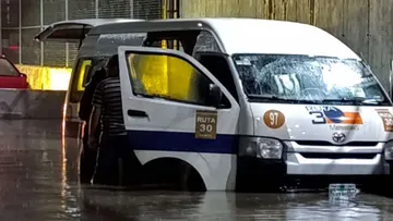 Inundación en Tultitlán deja seis pasajeros muertos en una combi