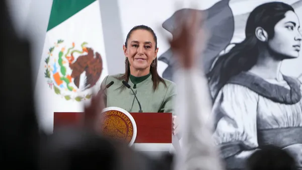 En la mañanera de Sheinbaum, la presidenta respaldó a Paco Ignacio Taibo II, amplió programas educativos y anunció obras clave en Durango.