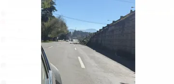 Alerta en la México-Toluca: Derrumbe en Puente de Plazas Outlet genera peligro para conductores
